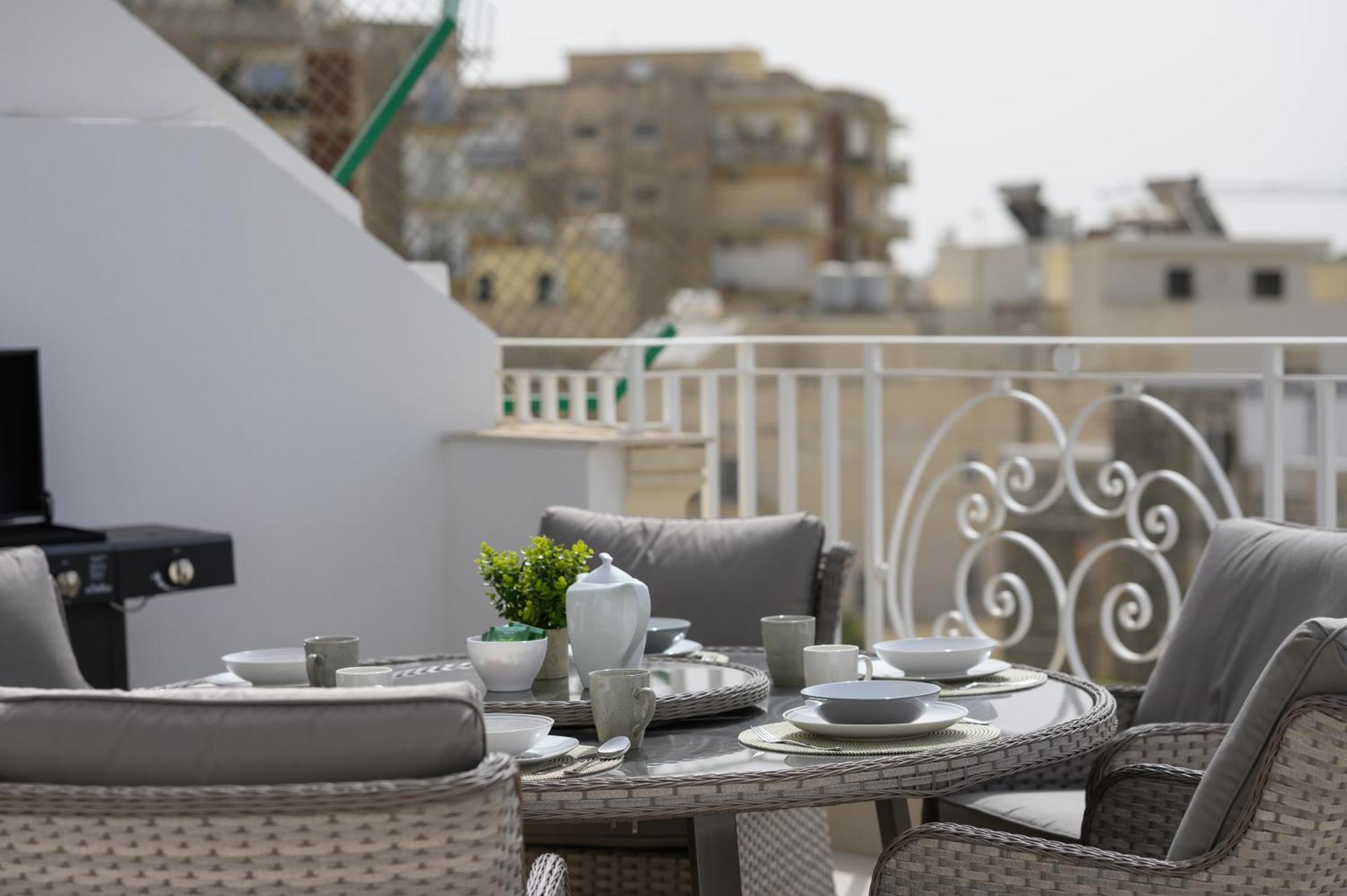 Breathtaking Penthouse Crimson Court B Apartment Is-Swieqi