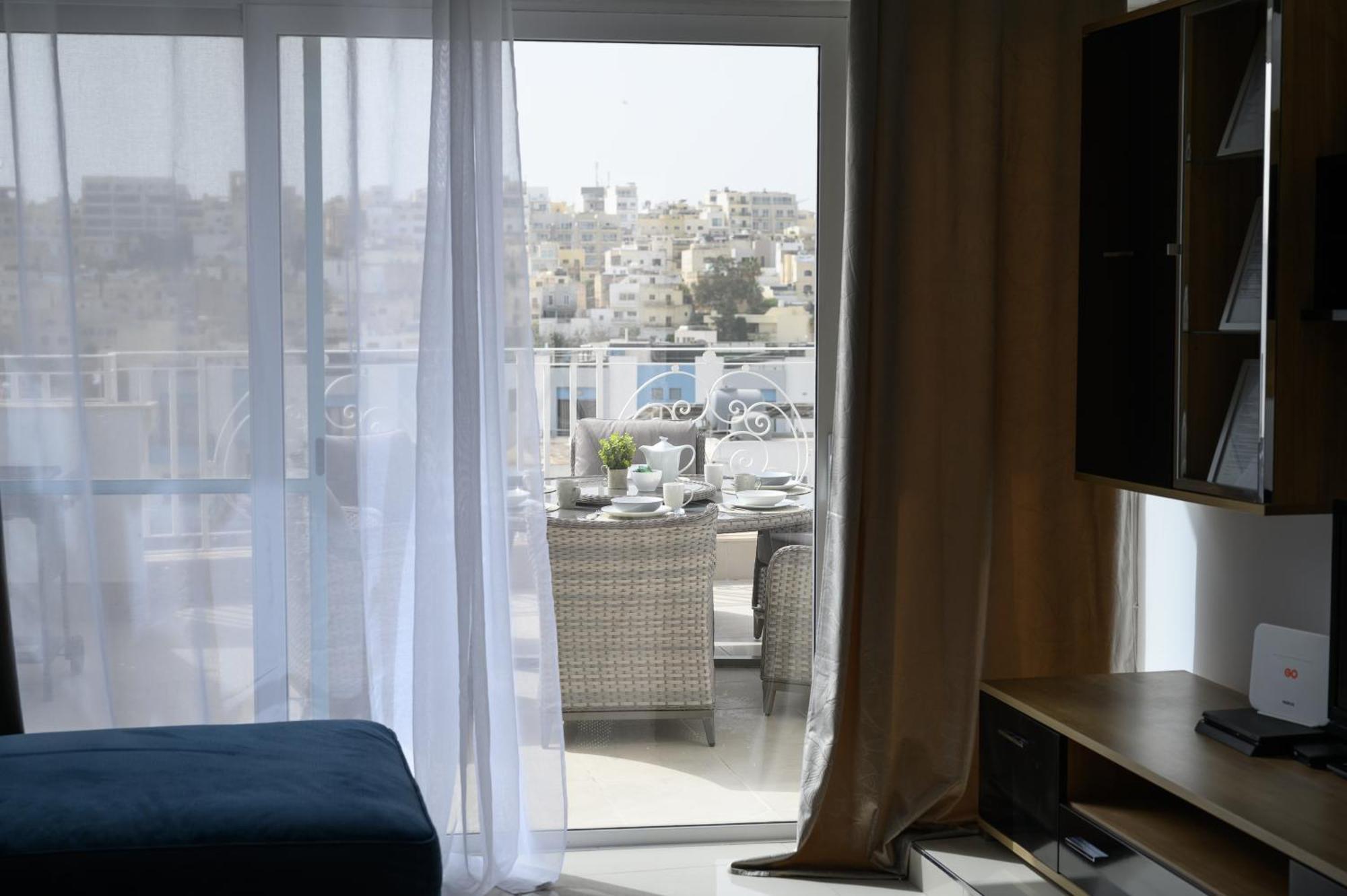 Apartment Breathtaking Penthouse Crimson Court B *
